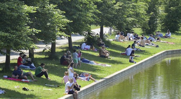 Milanesi in relax al Parco Nord