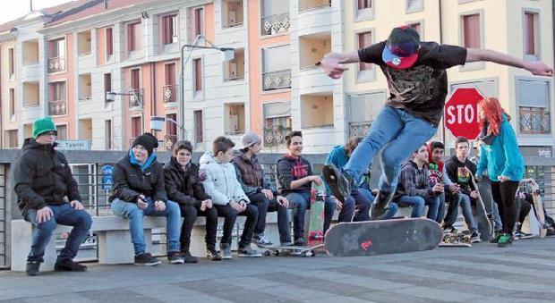 Skateboard, multati 4 minorenni: il più giovane scoppia a piangere