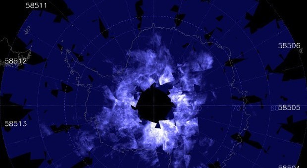 Il cielo dell'Antartide tinto di blu nelle foto della Nasa