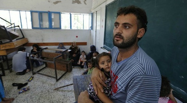 Gaza, raso al suolo un asilo. I morti salgono a 500