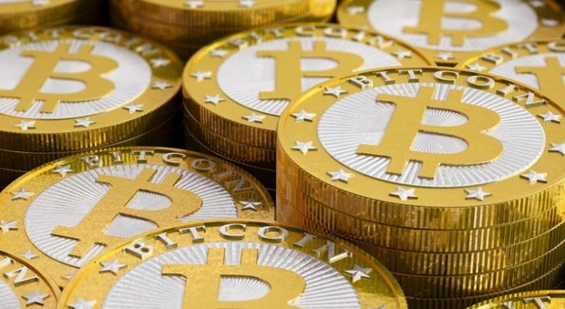 Bitcoin, nuovo boom: vola oltre i 5mila dollari