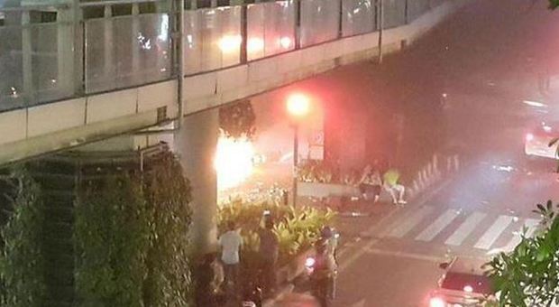 Thailandia, esplosione al centro di Bangkok: morti e feriti