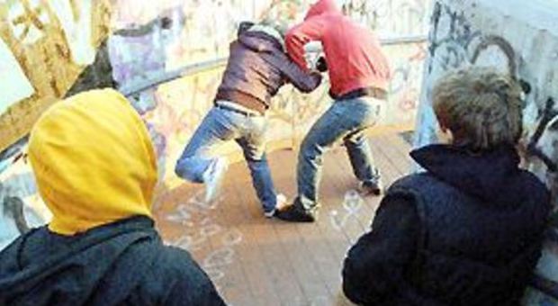 Roma, picchiavano adolescenti per rapinarli: presa baby-gang terrore dell'Eur