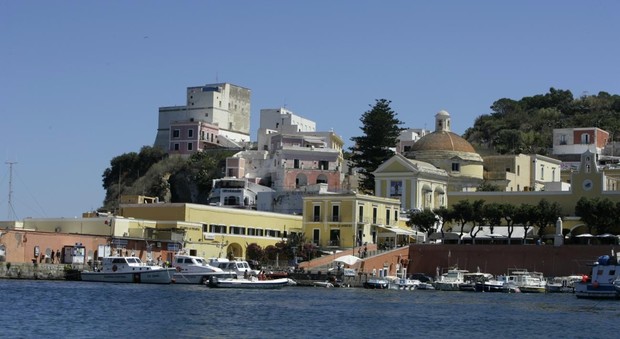 Ponza vuole lasciare il Parco del Circeo, pensa al nuovo porto e aumenta la tassa di sbarco
