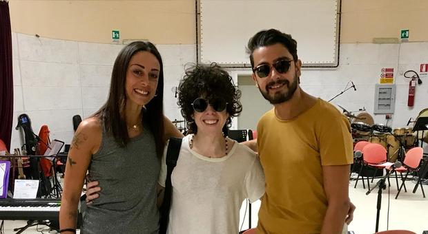 Taranta, la super-ospite Laura Pergolizzi prova insieme al maestro concertatore Andrea Mirò