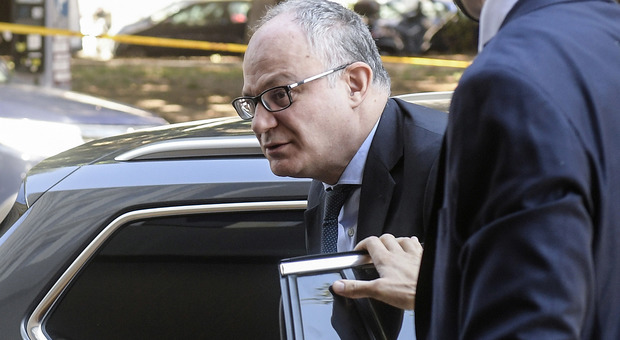 Gualtieri: «Scostamento di bilancio entro luglio per alleggerire il peso del Fisco sulle imprese»