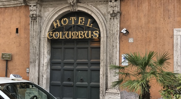 Chiuso lo storico Hotel Columbus, sfrattato con la forza pubblica dai Cavalieri del Santo Sepolcro