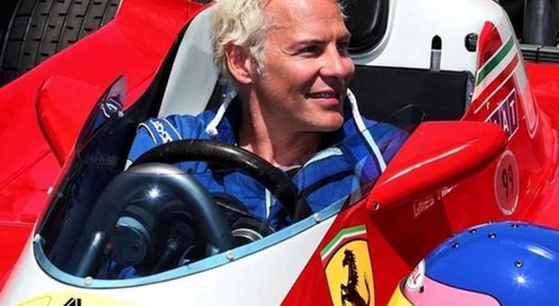 Jacques Villeneuve su una Ferrari di F1 d'epoca