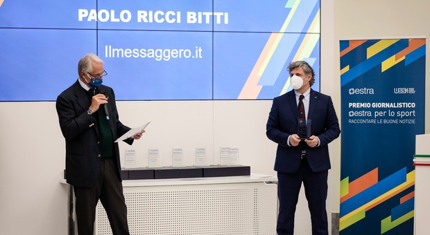 Premio “Estra per lo sport” al Messaggero per la storia di Mirko, il primo detenuto libero grazie al rugby: Giovanni Malagò e Paolo Ricci Bitti