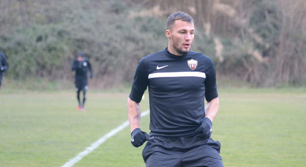 Il difensore romeno Vasile Mogos durante il primo allenamento con l'Ascoli