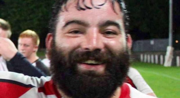 Si accascia in campo durante la partita, giocatore di rugby muore a 32 anni