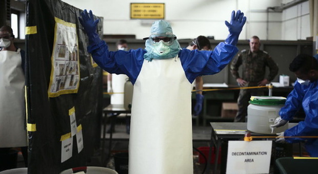 Ebola, l'ordine di Cuba: «Medici e infermieri non potranno rimpatriare se infettati»
