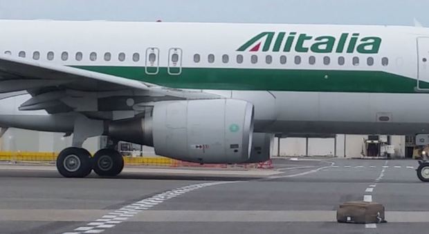 Roma, valigia in pista all'aeroporto di Fiumicino. Adr: nessun rischio