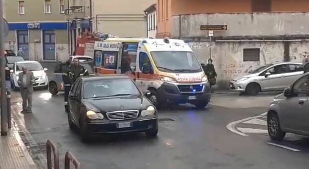 Ancona, donna travolta in via Scrima da una Mercedes
