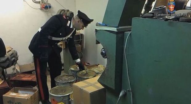 Carabinieri di Chioggia in un laboratorio di cinesi