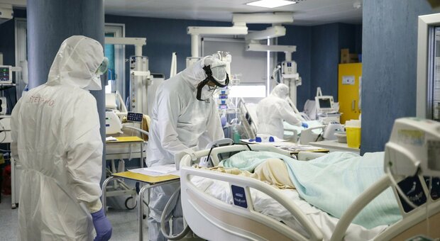 Covid, quasi 2000 nuovi casi in Abruzzo: 3 morti, aumentano i ricoveri in area medica