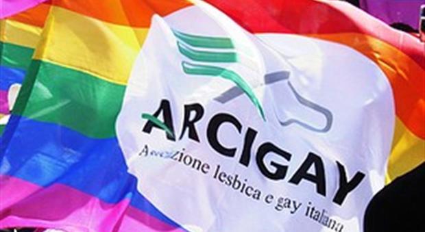 la bandiera dell'Arcigay