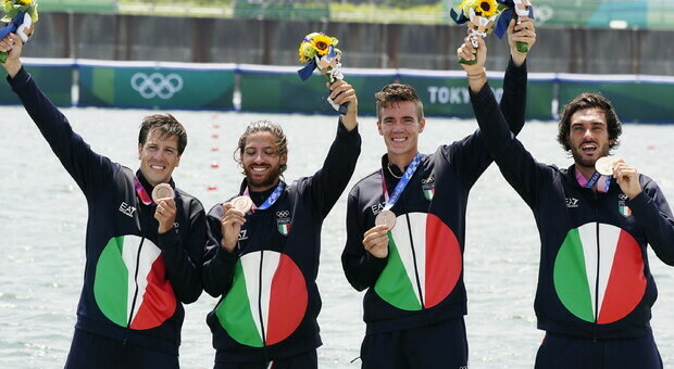 Tokyo 2020, bronzo all'Italia nel "4 senza" di canottaggio. Medaglia con polemiche: «La Gran Bretagna ha invaso la corsia» Video
