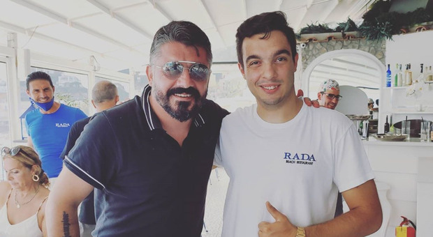 Gattuso in vacanza a Positano: selfie con i tifosi prima del ritiro