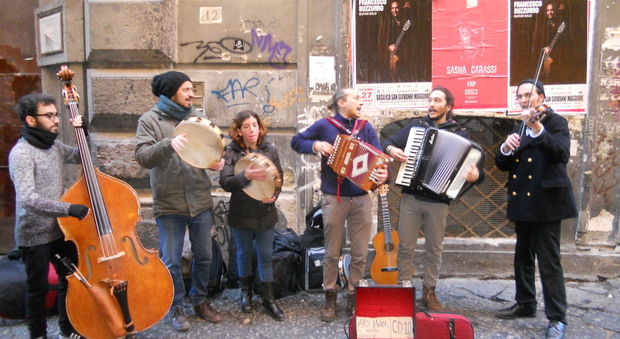 Musica popolare nelle strade di Napoli - Ars Nova Napoli