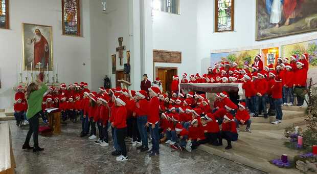 Piccoli coristi crescono e cantano alla scuola Viviani di via Orazio a Napoli