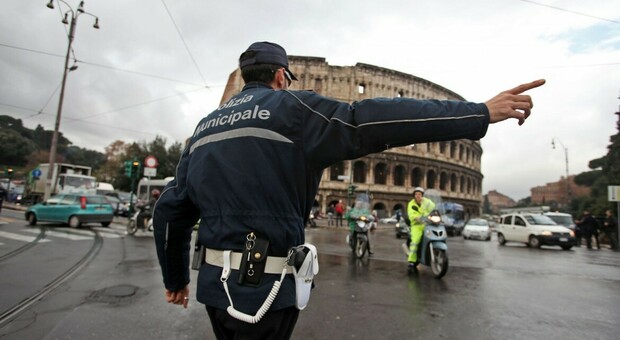 Roma, in arrivo mille pistole per i vigili urbani: ecco le Heckler & Koch, modello SFP9-pb