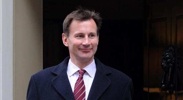 Gb, scandalo sul ministro Hunt: sette case di lusso non dichiarate