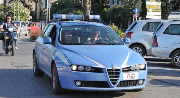 Un'auto della polizia di San Benedetto