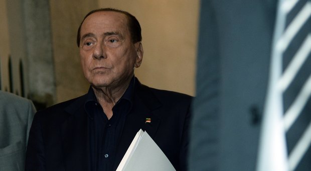 Berlusconi «offre» solo il congresso, cala il gelo su Forza Italia