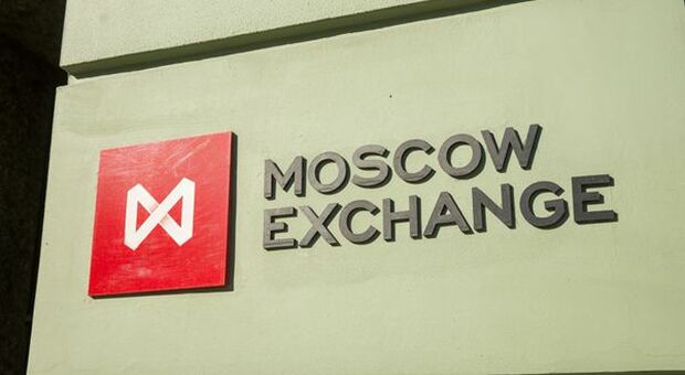 Ucraina, borsa Mosca resterà chiusa anche oggi. Rublo resta debole