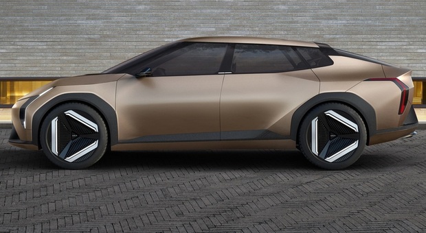 La Kia EV4 concept diventerà entro il 2025 un modello di serie omonimo. Sarà basata sulla piattaforma E-GMP e prodotta presso lo stabilimento slovacco di Zilina.