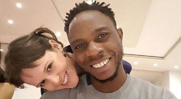 Gemma, la maestra d’italiano che sposa l'allievo: lui è un giovane nigeriano richiedente asilo