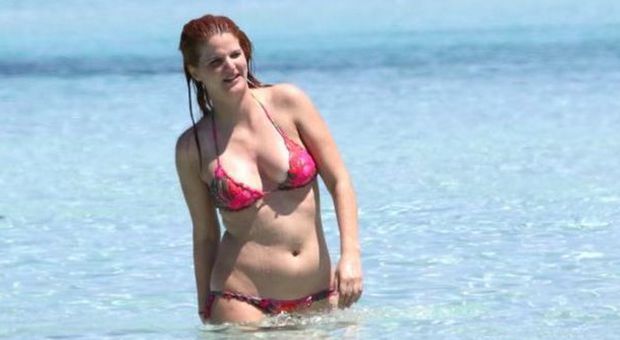 Chiara Galiazzo alle prese con la “prova” bikini a Formentera