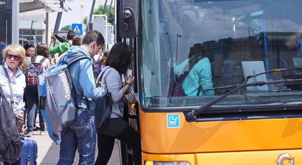 Autobus "speciali" e navette: il prefetto studia il nuovo piano per il ritorno a scuola