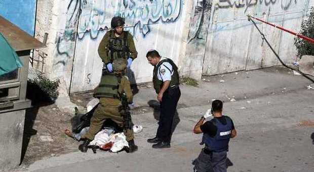 Gerusalemme, non si ferma la violenza: pugnalati 2 israeliani, ucciso l'assalitore