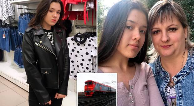 Selfie sui binari con treno in corsa, quindicenne travolta e uccisa