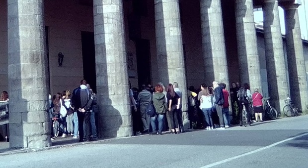 Padova, «I maschi ci molestano»: le studentesse del liceo scendono in piazza