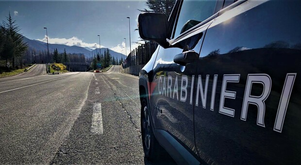 Cocaina e hashish nell'auto, arrestato dai carabinieri