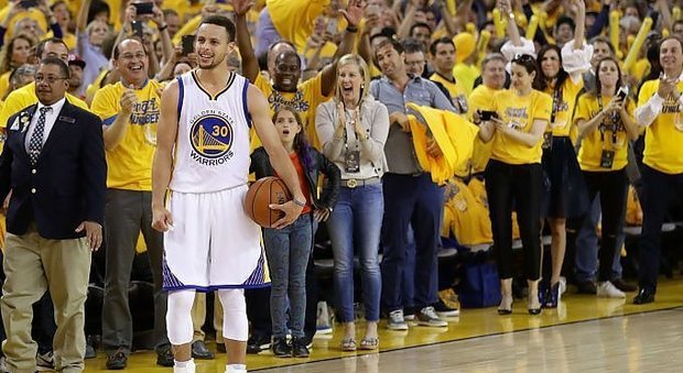 Nba, Curry con 36 punti trascina Golden State in finale: per l'anello ancora sfida a Cleveland e LeBron James