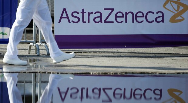 AstraZeneca, Oms: «Nesso vaccino trombosi rare plausibile, nell'Ue un caso su 100mila vaccinati»