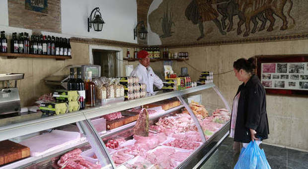 Fiorentino, la macelleria storica di Campo de' Fiori che in 'Febbre da cavallo' era di Manzotin