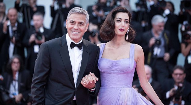 Clooney, superdivo a Venezia: «Una nuvola nera copre l'America»