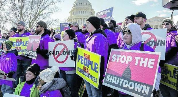Usa, lo shutdown è senza fine: i travet fanno causa al governo