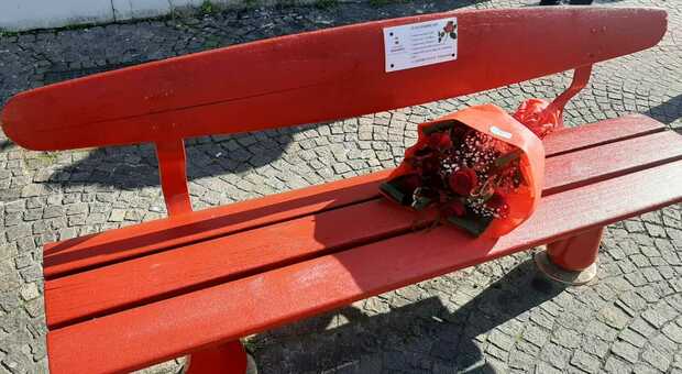Napoli Est, tre panchine rosse contro la violenza sulle donne