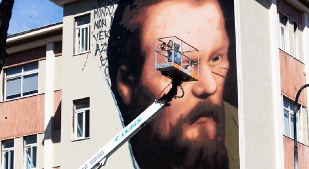 Putin elogia il murale per Dostoevskij a Napoli, Jorit: «La cultura non va censurata»