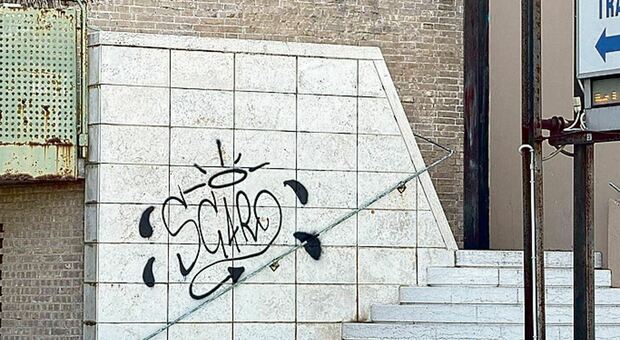 Muri puliti e già imbrattati: ad Ancona il raid dei writer abitudinari