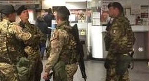 Roma, rissa a colpi di spranga alla metro: militari arrestano tre stranieri