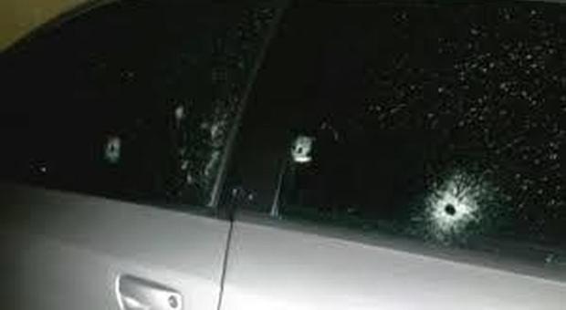 Attentato intimidatorio a Sant'Antimo: colpi di pistola contro l'auto del nuovo responsabile dell'ufficio tecnico