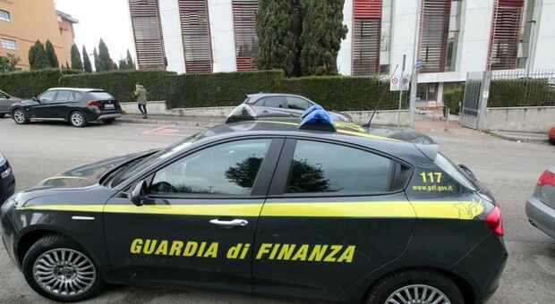Napoli, truffa al fisco: 6 arresti sequestrati beni per 27 milioni di euro