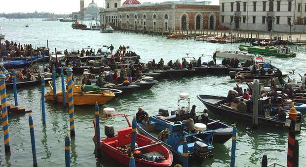 Venezia, all'asta on line le barche sequestrate ai pescatori di frodo: si parte da 50 euro